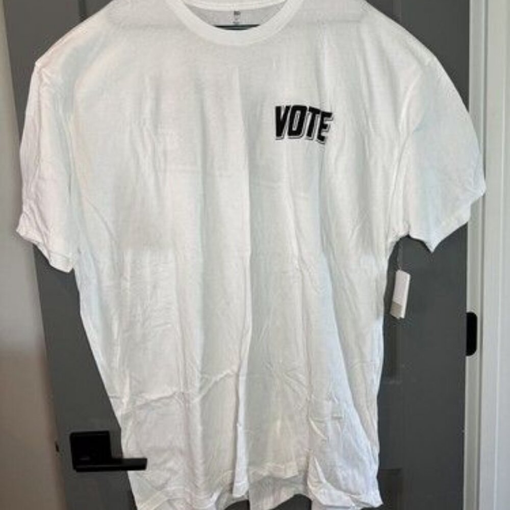 BP  VOTE Collection T-shirt in White size XL
